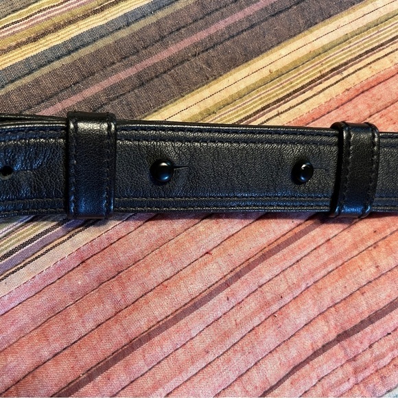 RARE & UNIQUE DONNA KARAN CROSSBODY BAG.Flap zippers open to HIDDEN pockets! - Picture 4 of 12